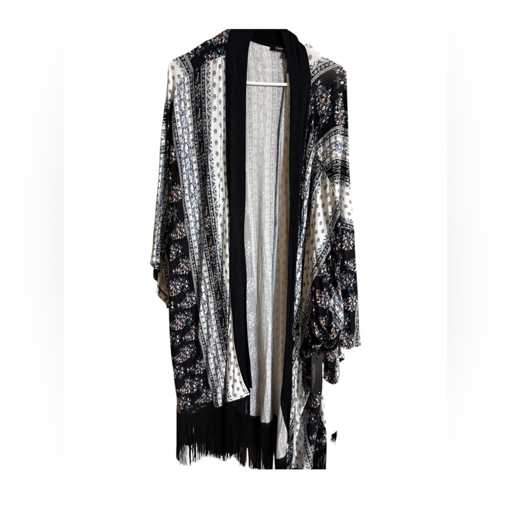 Sweet Rain Black and White Cape with Striking Pattern - Picture 2 of 2